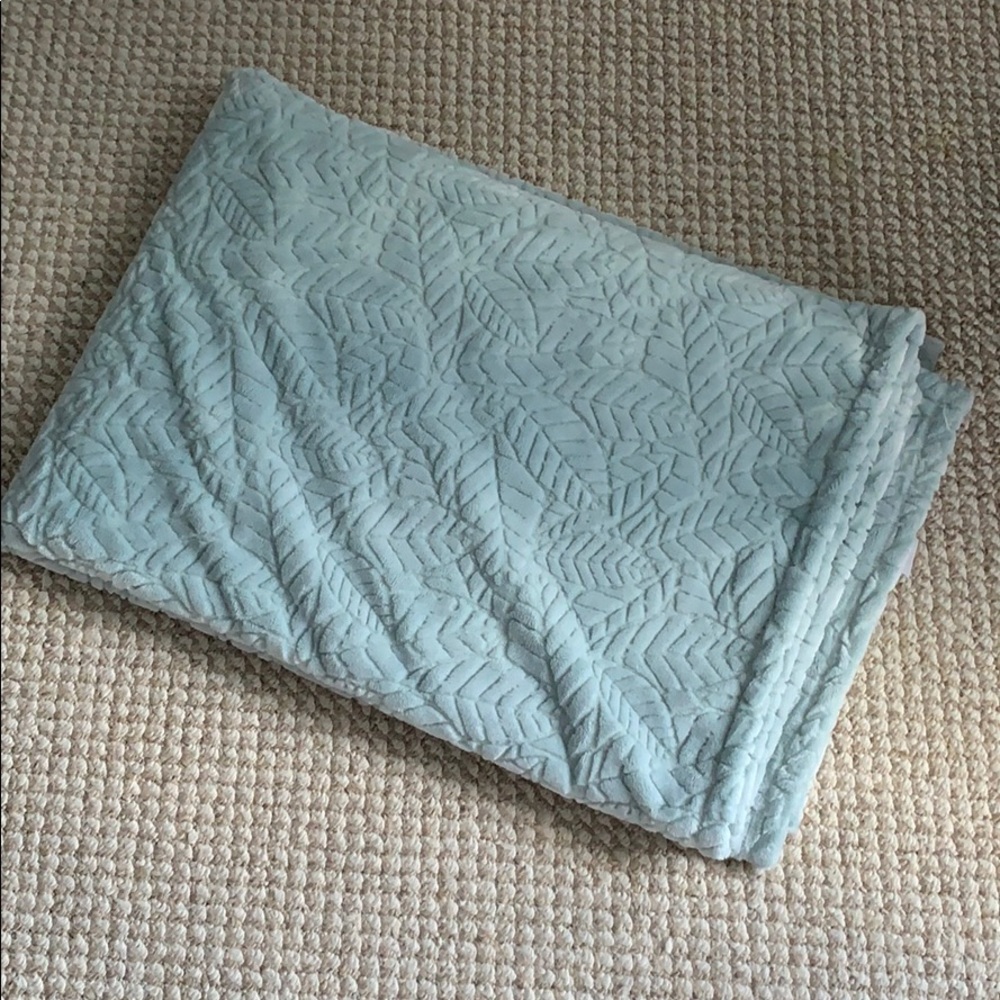 Throw blanket